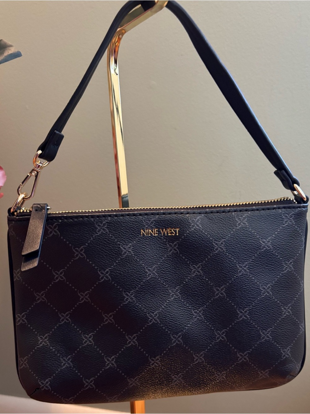 Nine West Lianna Crossbody wristlet– Black